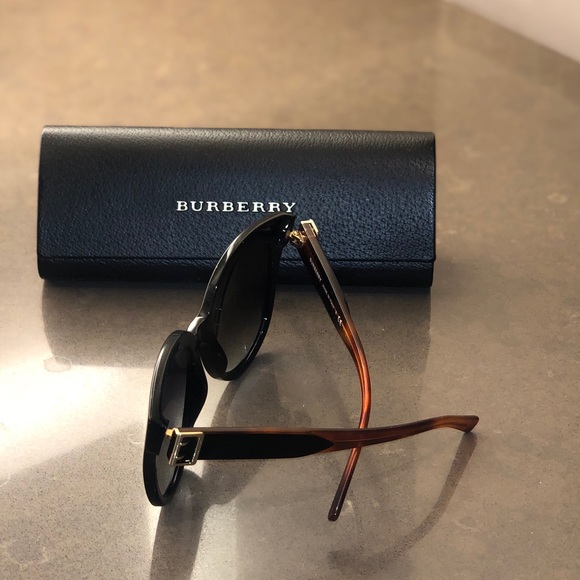 Burberry Sunglasses w/ Hard Case - Picture 4 of 8